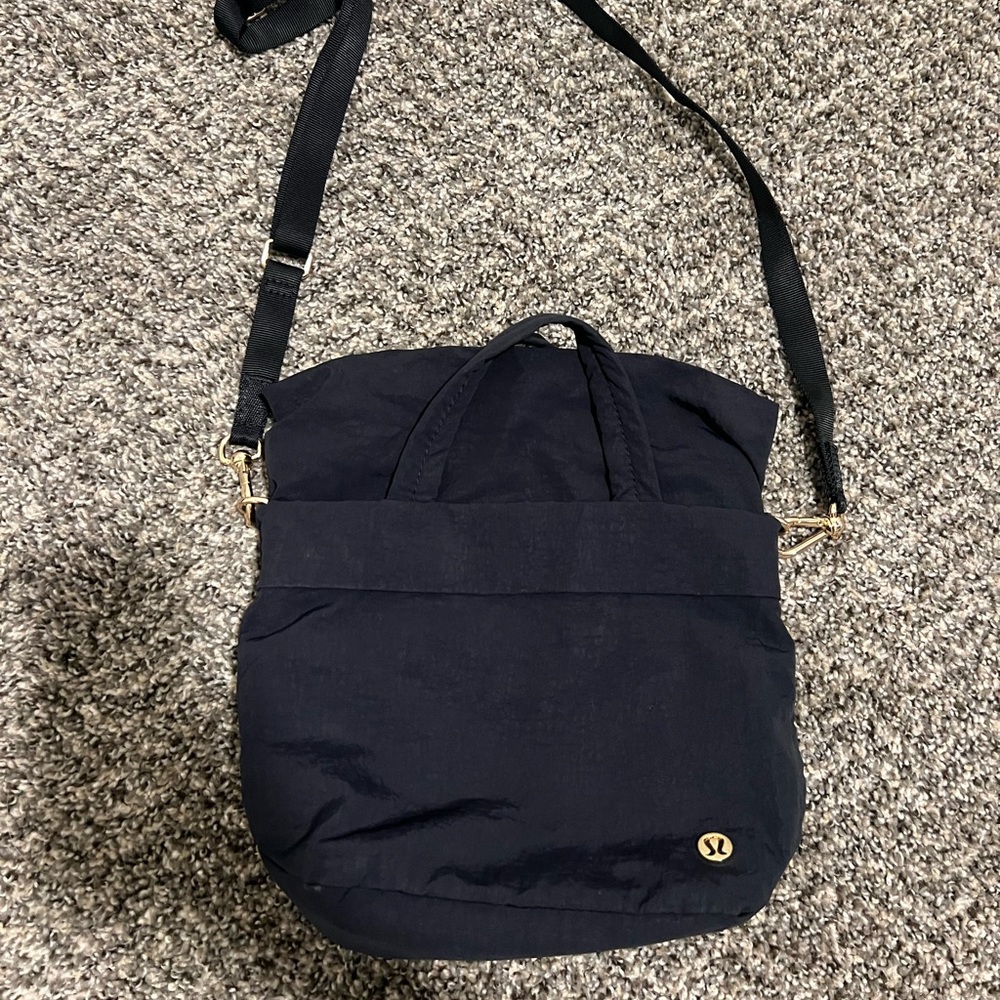 Lululemon black tote